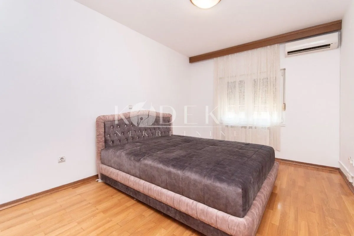 Izdavanje, dvosoban stan, 75m², Stara Varoš, Podgorica