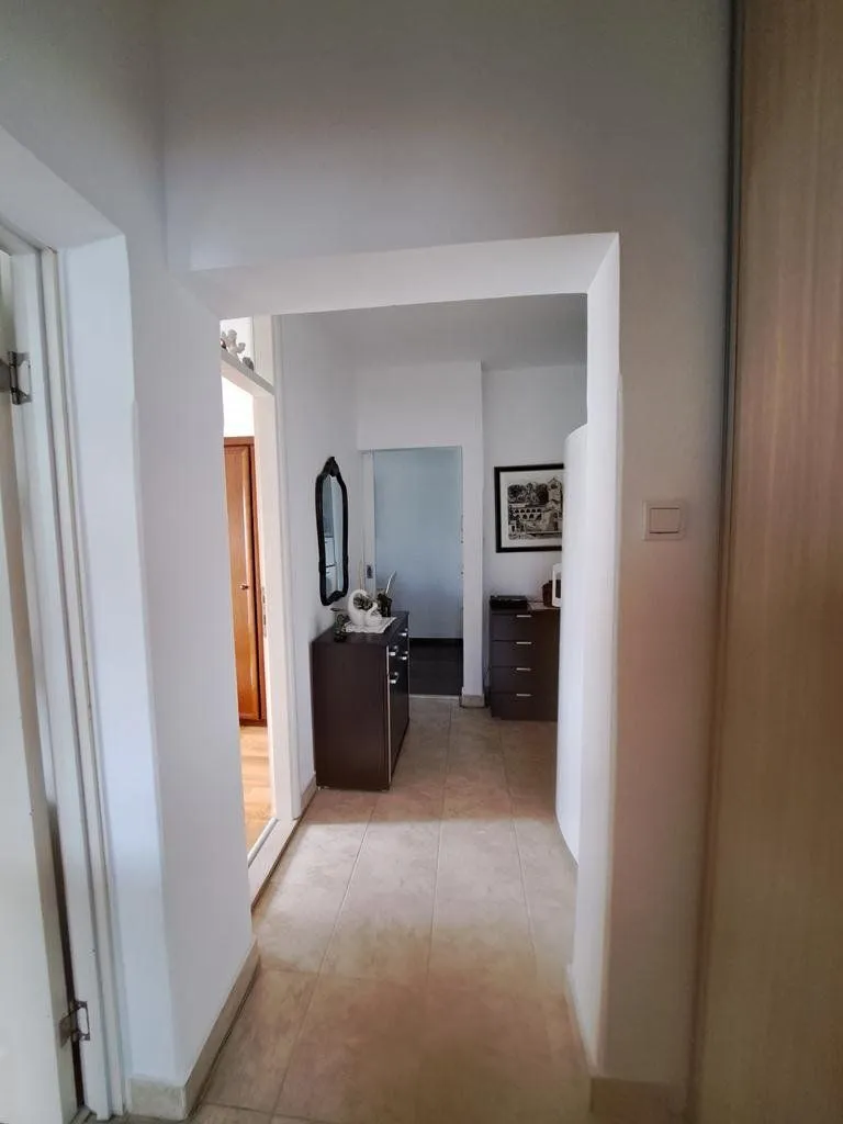 Izdavanje, dvosoban stan, 70m², Preko Morače, Podgorica
