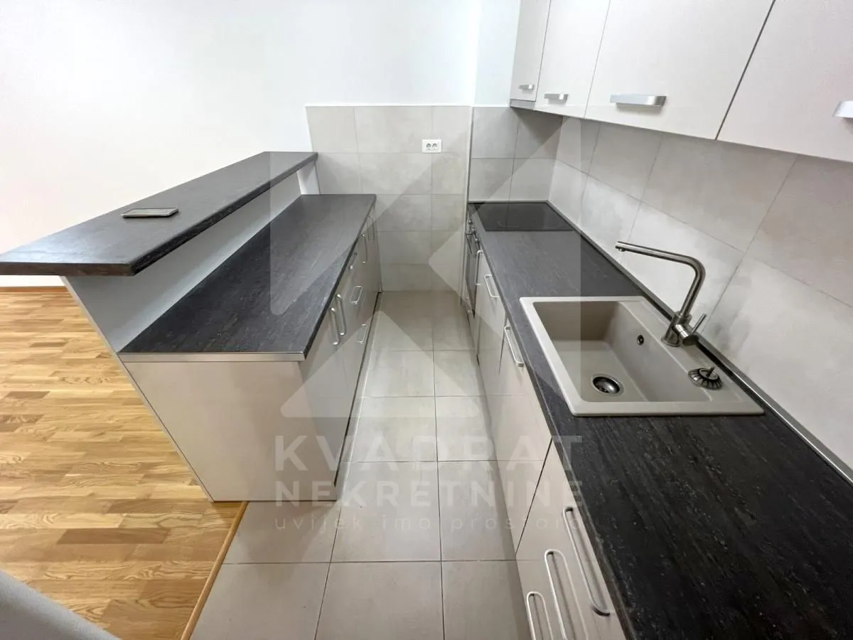 Rent, office space, 64m², City Kej, Podgorica