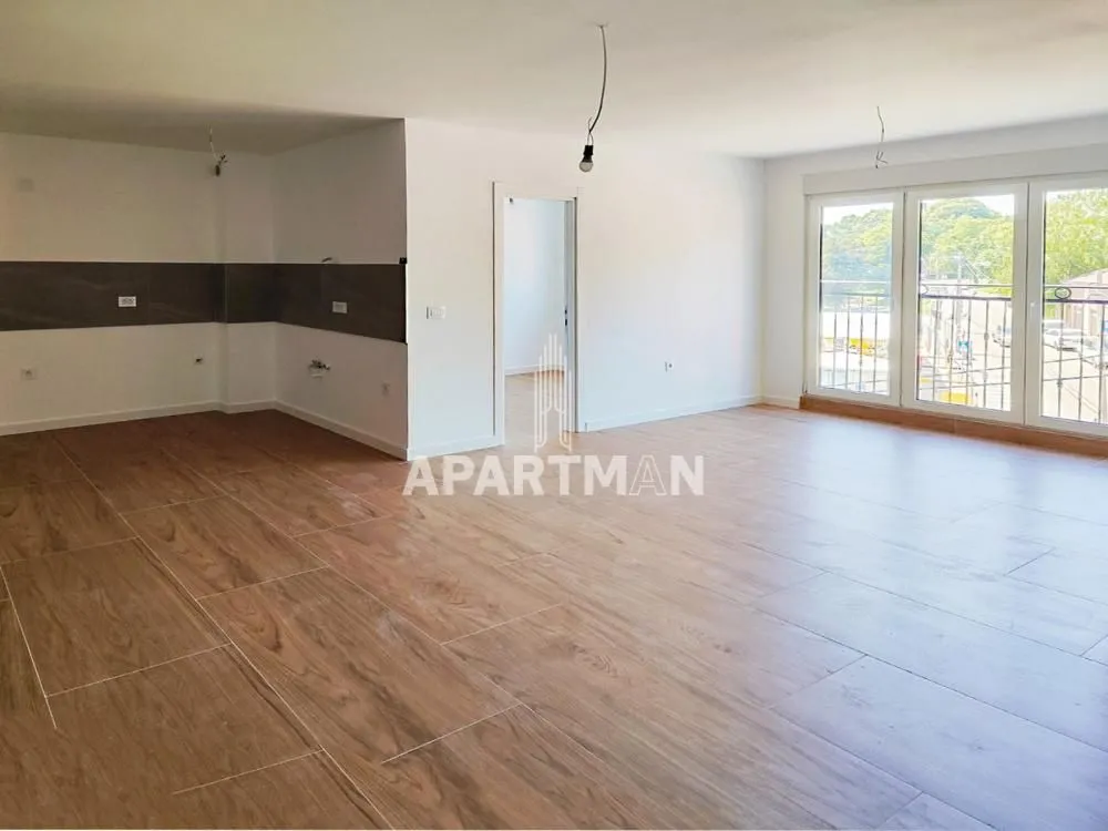 Prodaja, trosoban stan, 77m², Cvetkova Pijaca, Zvezdara Sve Podlokacije