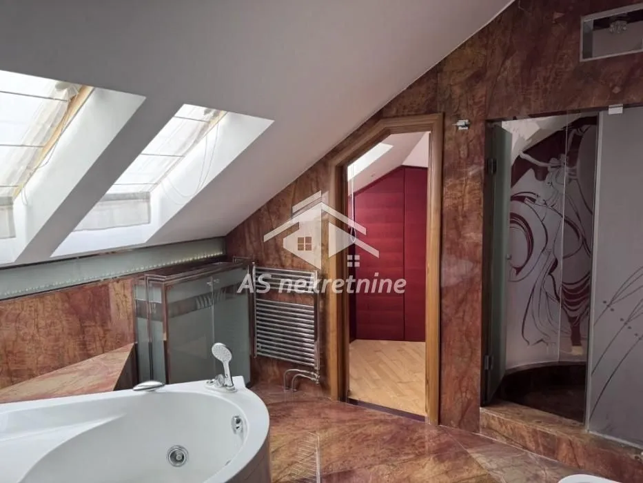Izdavanje, stan, 220m², Savski Venac, Beograd