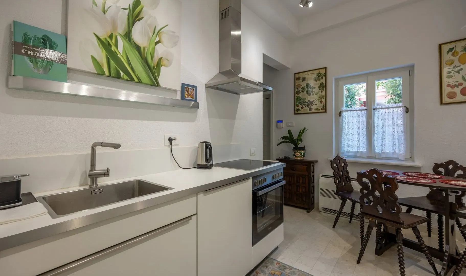 Rent, house, 587m², Dobrota, Kotor