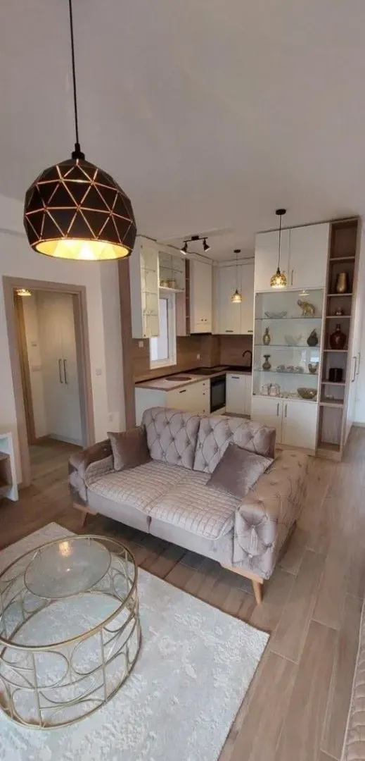 Izdavanje, dvosoban stan, 67m², Tivat, Crna Gora