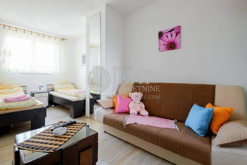 Izdavanje, jednosoban stan, 40m², Savski Venac, Beograd