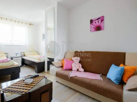 Izdavanje, jednosoban stan, 40m², Savski Venac, Beograd