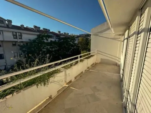 Izdavanje, trosoban stan, 114m², Momišići, Podgorica - image 9