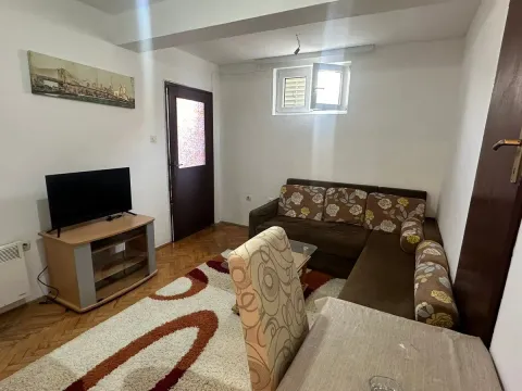 Izdavanje, jednosoban stan, 37m², Tološi, Podgorica - image 2