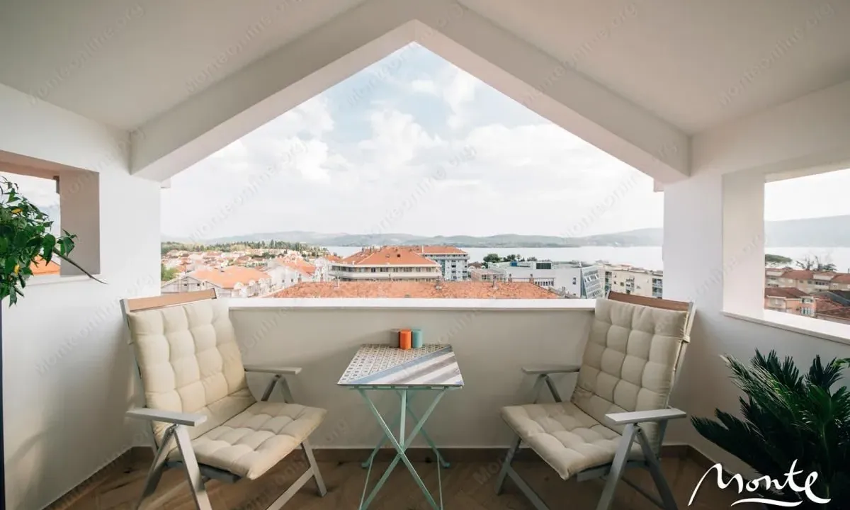 Prodaja, dvosoban stan, 85m², Tivat, Crna Gora