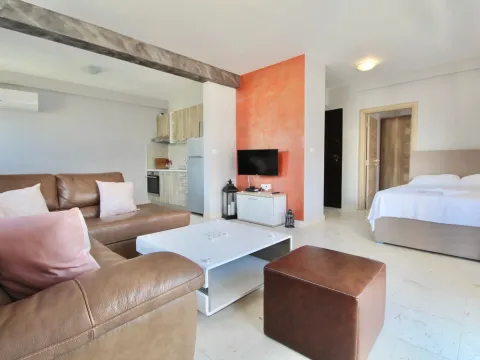 Rent, one bedroom apartment, 55m², Šušanj, Bar - image 3