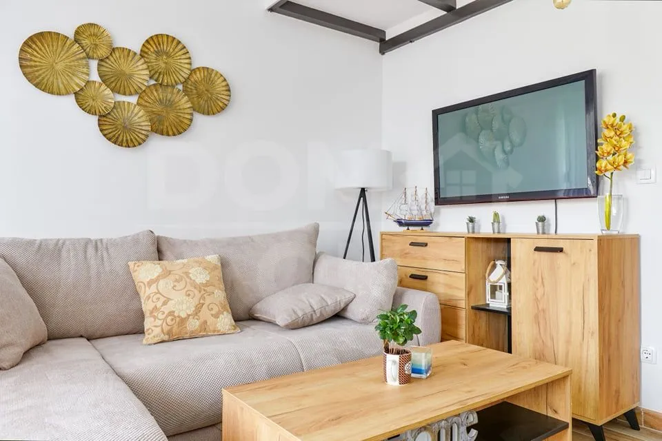 Izdavanje, dvosoban stan, 52m², Tivat, Crna Gora