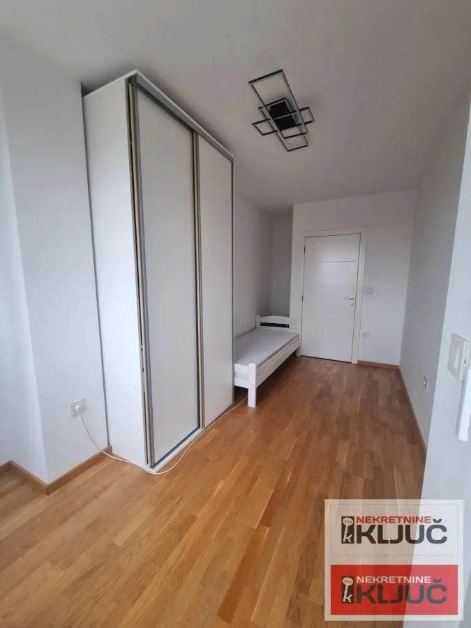 Prodaja, trosoban stan, 82m², Bulevar patrijarha Pavla, Novi Sad Sve Podlokacije