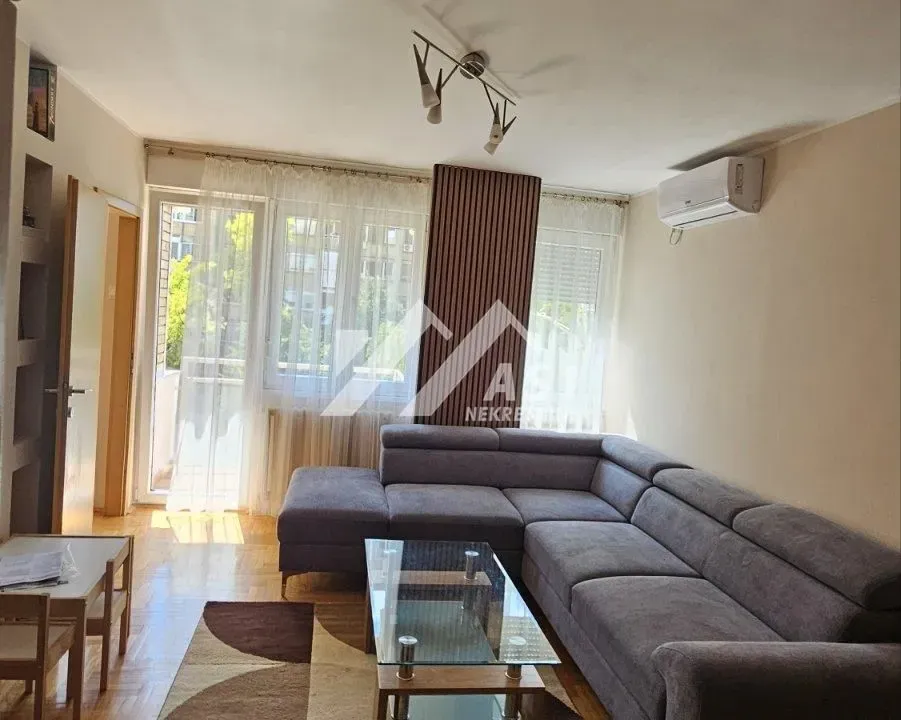 Izdavanje, trosoban stan, 50m², Rotkvarija, Novi Sad Sve Podlokacije