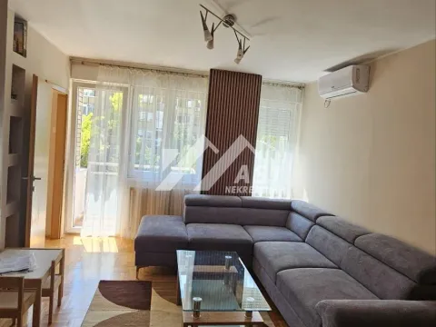 Izdavanje, trosoban stan, 50m², Rotkvarija, Novi Sad Sve Podlokacije