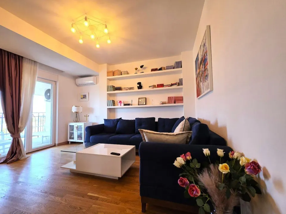Izdavanje, dvosoban stan, 70m², Centar, Podgorica