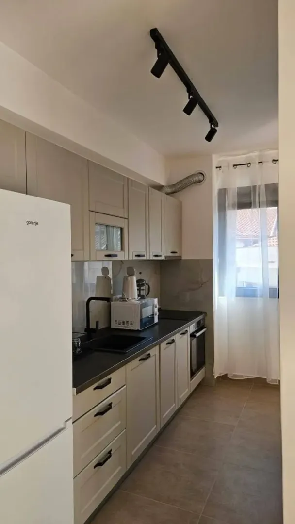 Izdavanje, jednosoban stan, 52m², Rozino, Budva