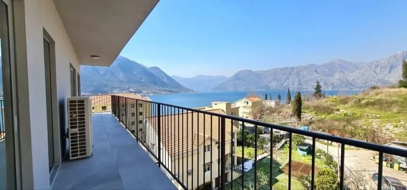 Prodaja, trosoban stan, 109m², Dobrota, Kotor