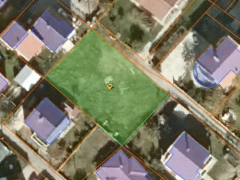 Zemljište in Zlatica