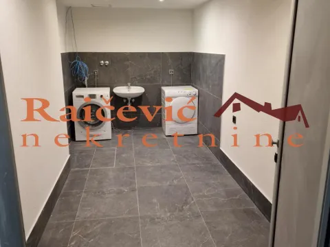 Izdavanje, četvorosoban stan, 148m², Savski Venac, Beograd - image 12