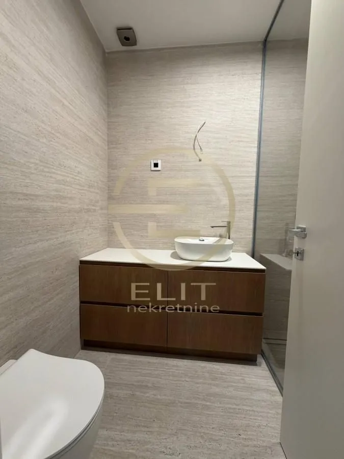 Prodaja, stan, 120m², Stari grad, Novi Sad