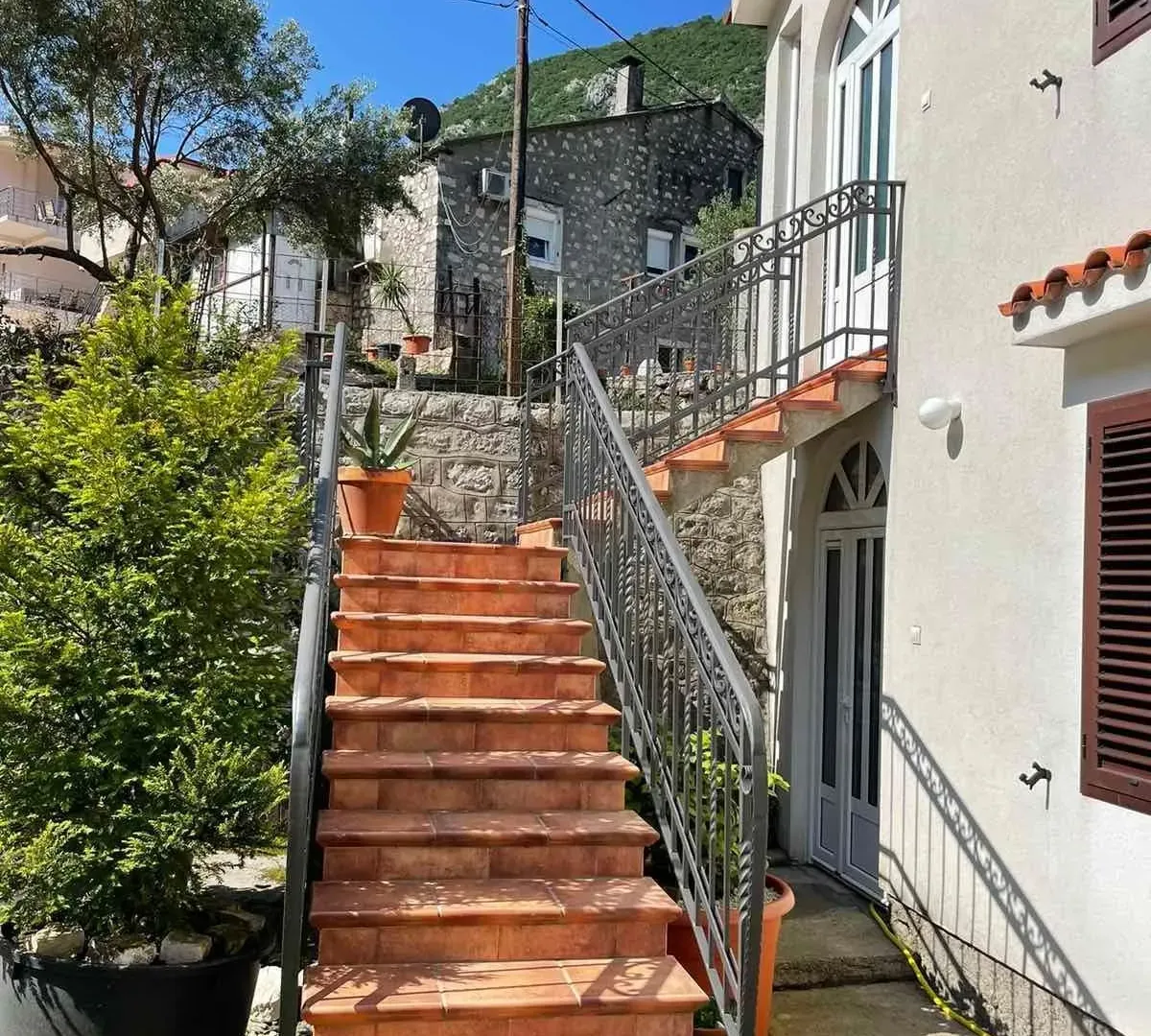 Prodaja, kuća, 300m², Škaljari, Kotor