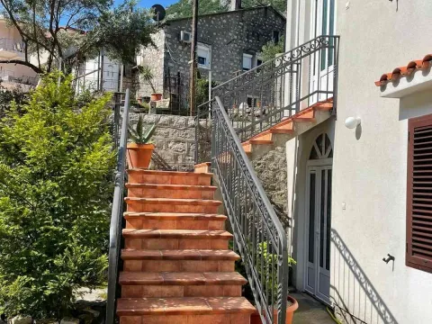 Sale, house, 300m², Škaljari, Kotor - image 6
