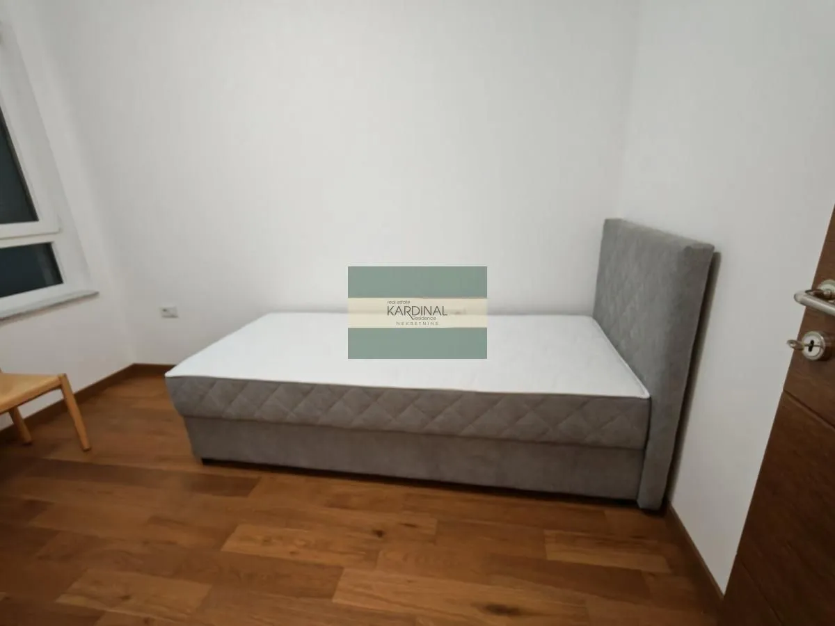 Izdavanje, jednosoban stan, 42m², Centar, Kragujevac