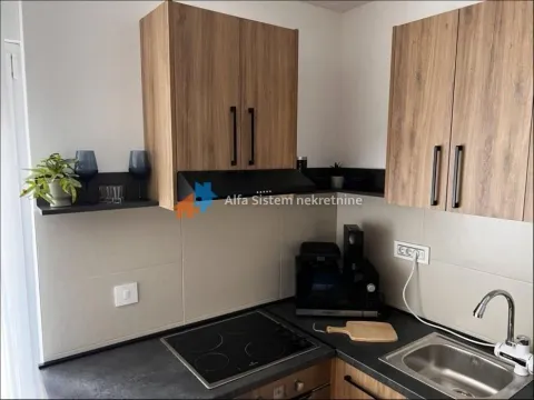 Izdavanje, trosoban stan, 70m², Stari Grad, Beograd - image 13