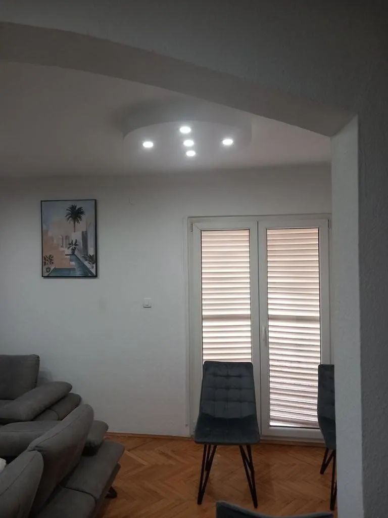 Izdavanje, dvosoban stan, 85m², Gorica C, Podgorica