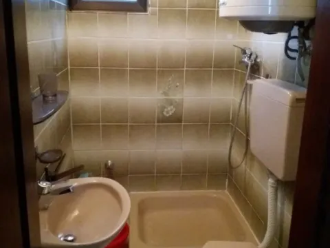 Daily-rent, house, 26m², Sutomore, Bar - image 8