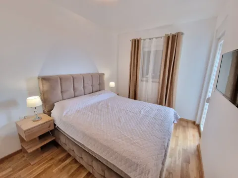 Izdavanje, jednosoban stan, 44m², Bečići, Budva - image 25