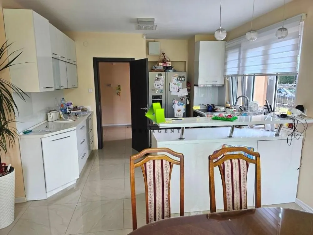 Prodaja, kuća, 180m², Donja Vrežina, Niš