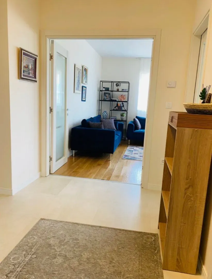 Izdavanje, trosoban stan, 95m², Central Point, Podgorica