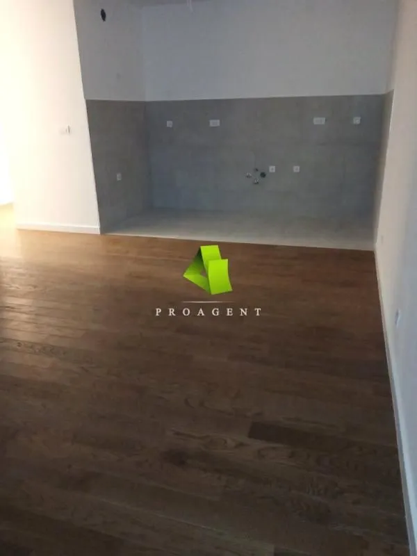 Rent, office space, 76m², Medijana, Niš