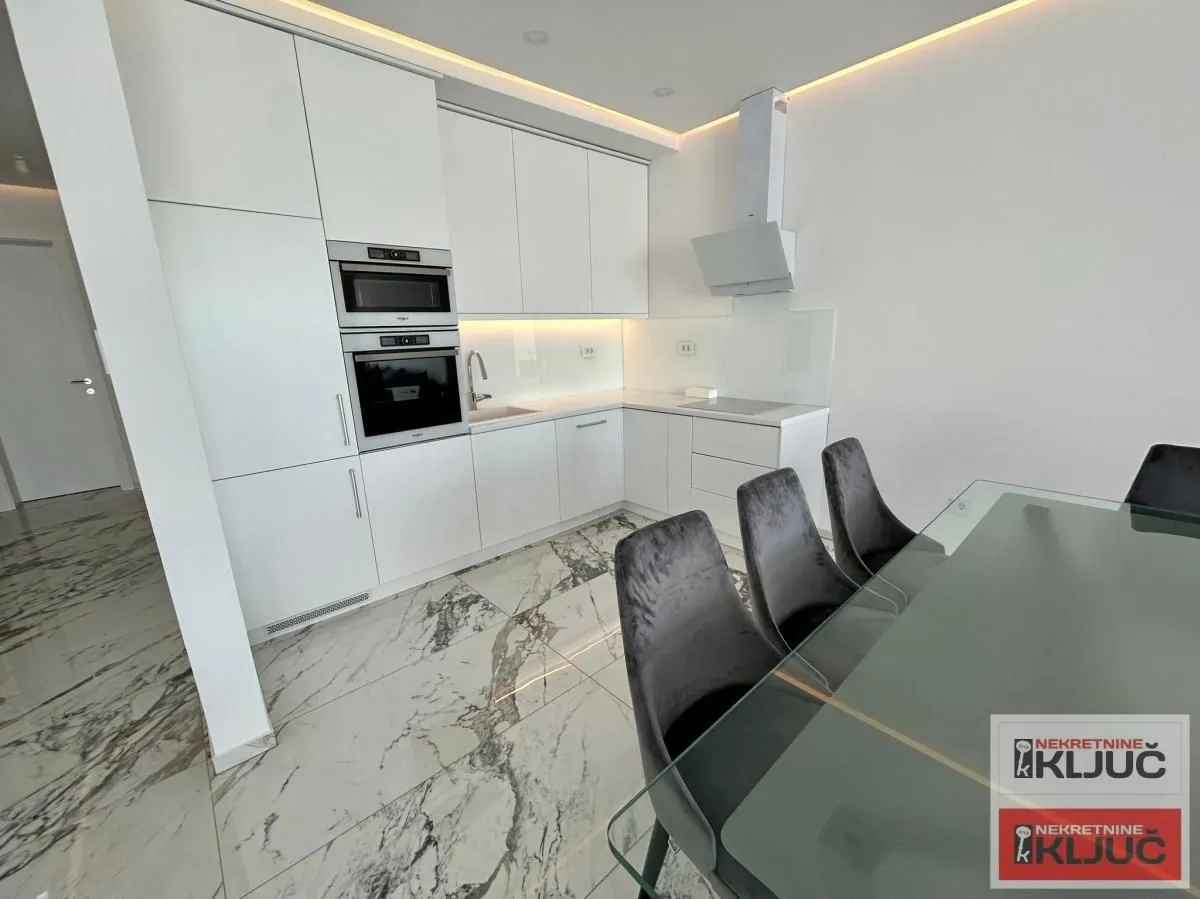 Izdavanje, kuća, 180m², Sremska Kamenica, Petrovaradin