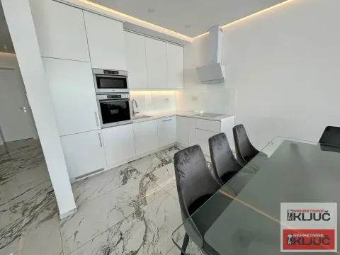 Izdavanje, kuća, 180m², Sremska Kamenica, Petrovaradin - image 10