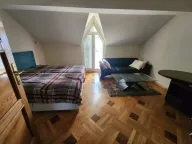 Izdavanje, četvorosoban stan, 220m², Gorica C, Podgorica - image 4