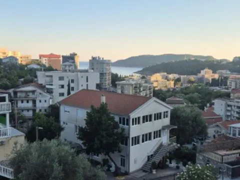 Izdavanje, trosoban stan, 88m², Bečići, Budva - image 11