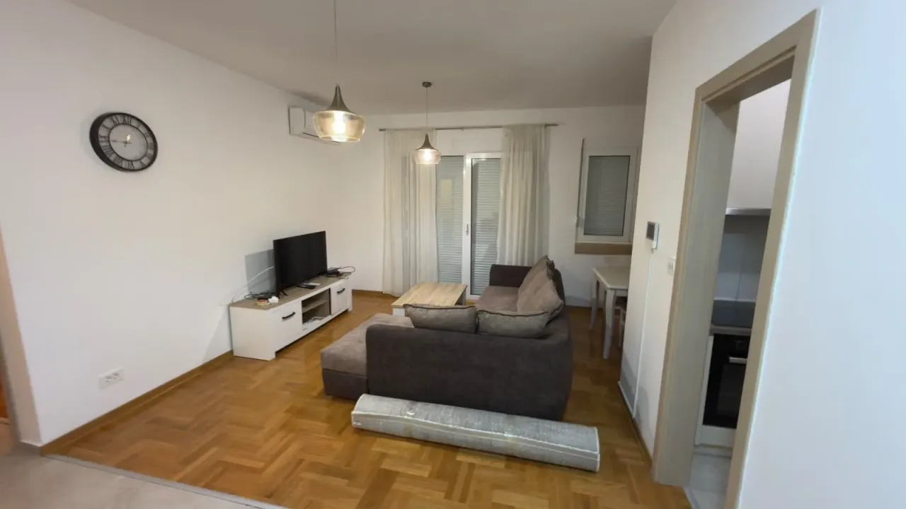Prodaja, dvosoban stan, 68m², Radanovići, Kotor