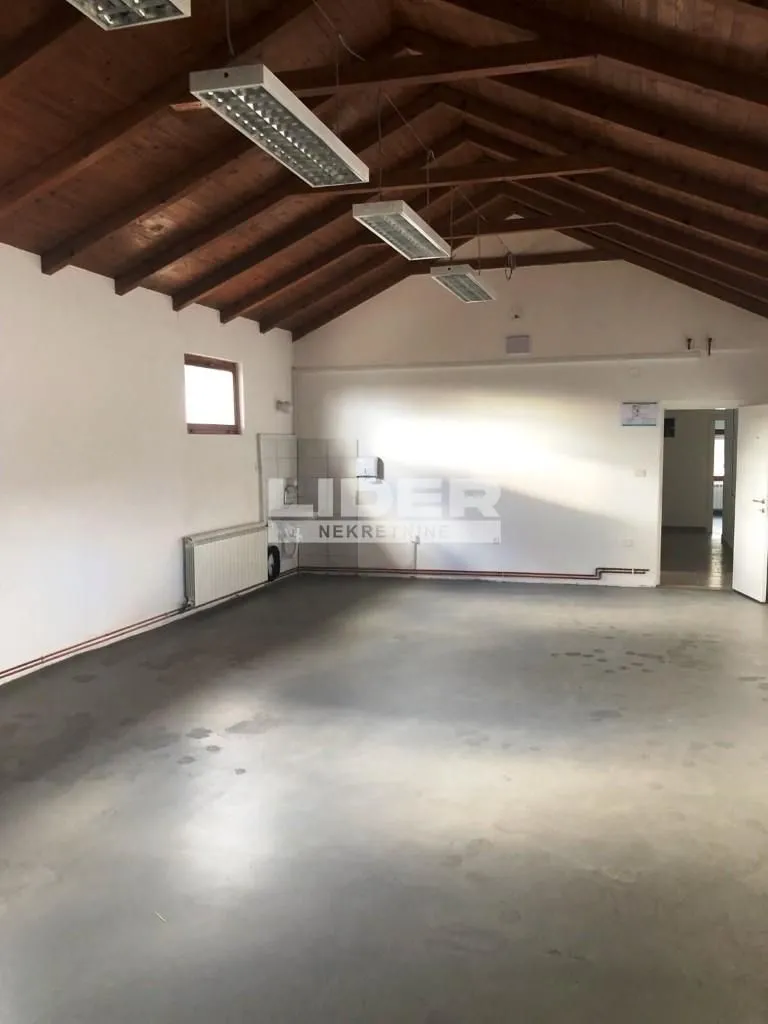 Rent, office space, 325m², Surčin, Beograd