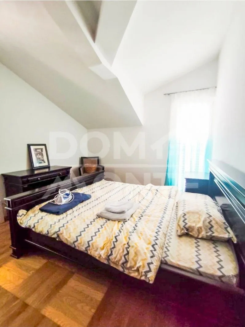 Izdavanje, dvosoban stan, 80m², Centar, Tivat