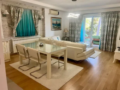 Izdavanje, dvosoban stan, 90m², Đenovići, Herceg Novi - image 2