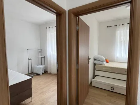 Izdavanje, dvosoban stan, 80m², Zelenika, Herceg Novi - image 3