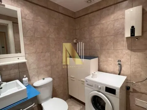 Izdavanje, četvorosoban stan, 148m², Stari grad, Novi Sad - image 14