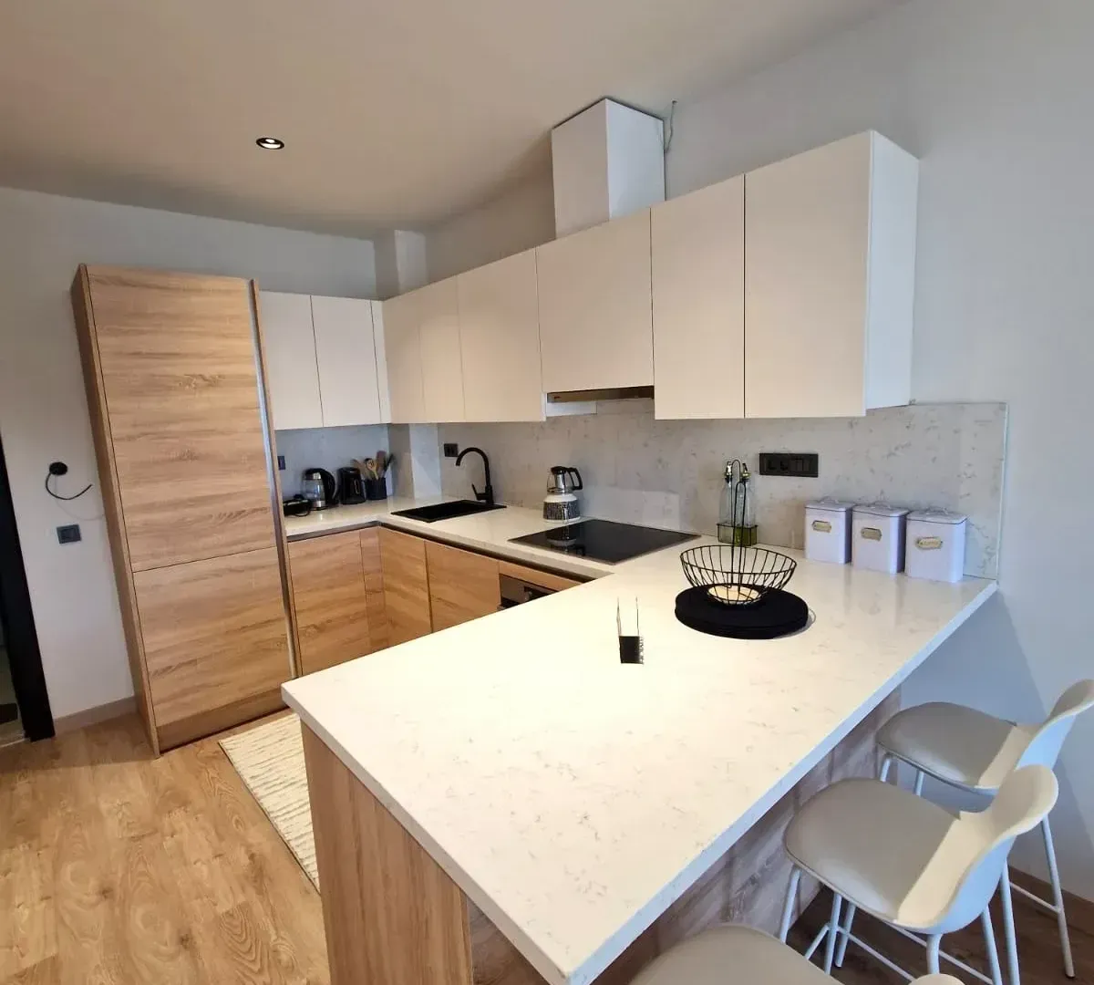 Izdavanje, stan, 47m², Tivat, Crna Gora