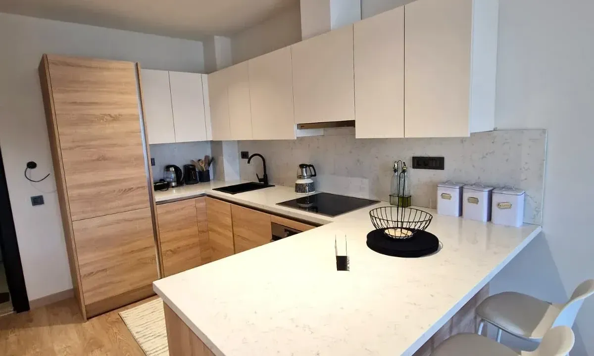 Izdavanje, stan, 47m², Tivat, Crna Gora