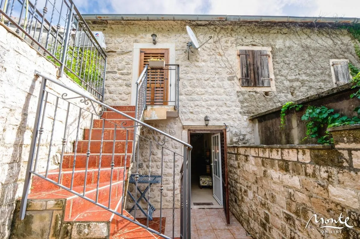 Sale, three bedroom apartment, 80m², Prčanj, Kotor