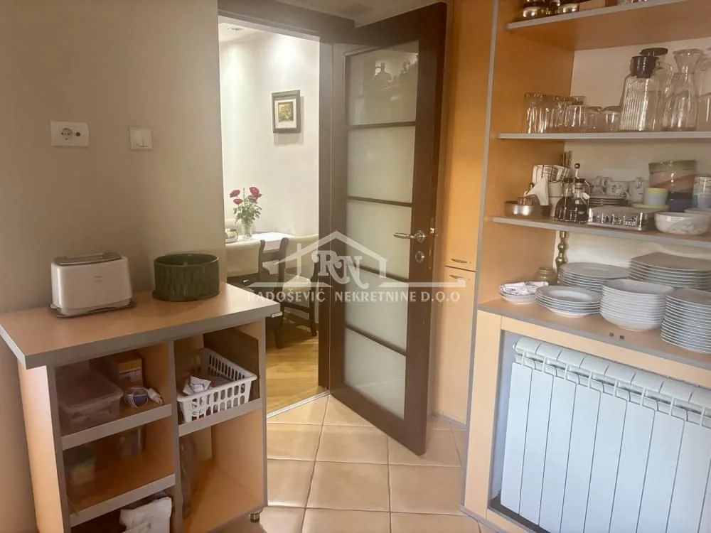 Prodaja, stan, 199m², Petlovo Brdo, Beograd