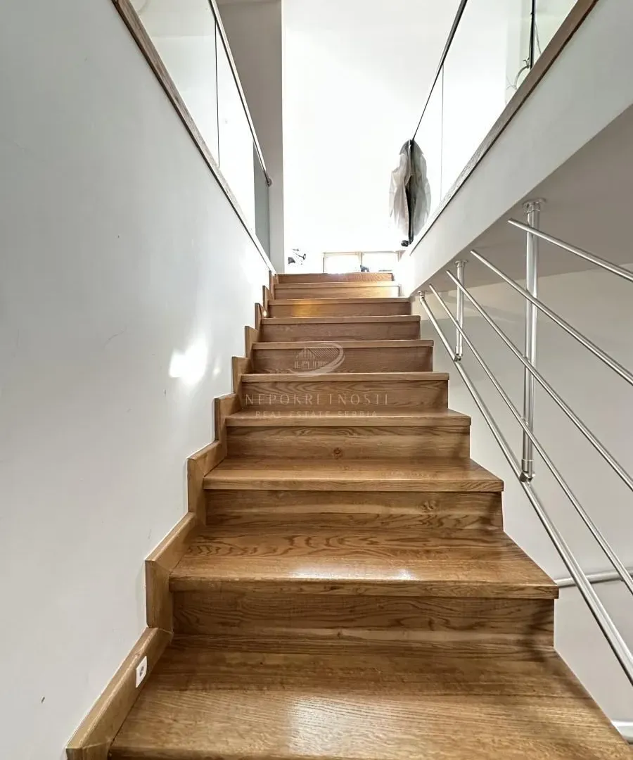 Sale, house, 300m², Lekino Brdo, Voždovac Sve Podlokacije