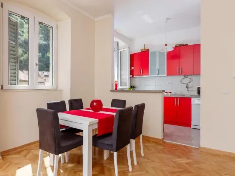 Sale, two bedroom apartment, 62m², Grad, Kotor - image 4