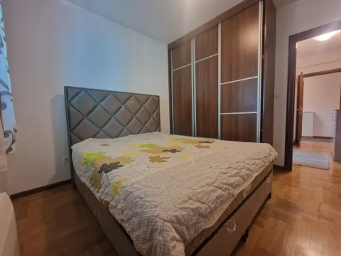 Rent, two bedroom apartment, 81m², Budva, Crna Gora - image 8